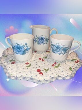 vtg 90s/y2k blue velvet rose print mugs $ creamer pitcher - corelle corningware